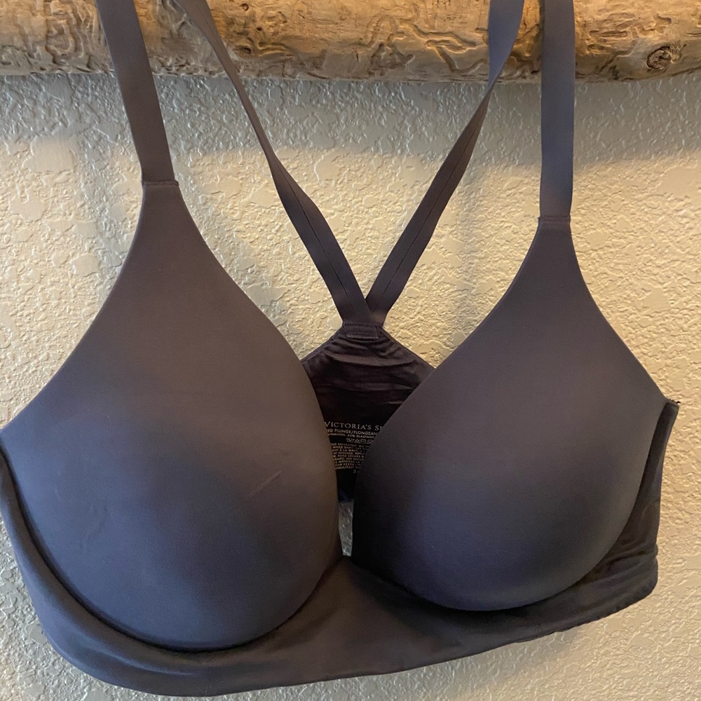 Victoria’s Secret lightly lined plunge bra